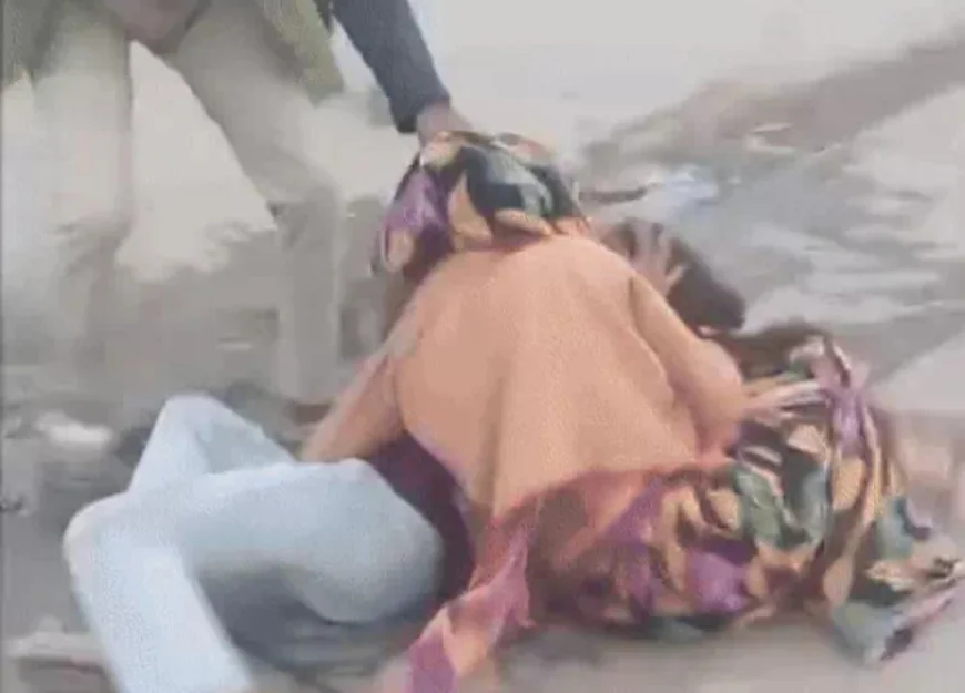 अजमेर में रास्ते के विवाद ने लिया उग्र रूप: ASI ने बुजुर्ग महिला को खींचा, महिला गिर पड़ीं; पुलिस जाते ही फिर भिड़े दोनों परिवार, युवती को उठाकर पटका