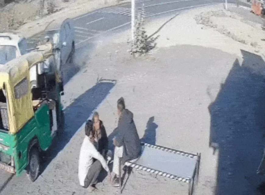 बाड़मेर में स्कॉर्पियो और मारुति एस-क्रॉस की भीषण टक्कर: एयरबैग खुलने से बची तीन लोगों की जान, CCTV फुटेज में कैद हुआ हादसा