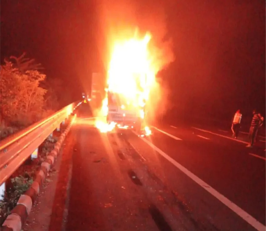 दिल्ली-मुंबई एक्सप्रेसवे पर भयानक हादसा: पिकअप में आग लगने से 3 लोगों की जिंदा जलकर मौत, एक गंभीर रूप से घायल