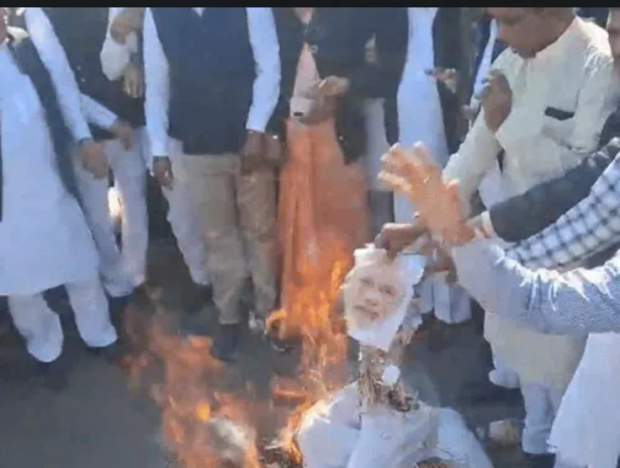 अजमेर में कांग्रेस का जोरदार प्रदर्शन: प्रधानमंत्री मोदी का पुतला फूंका, संवैधानिक संस्थाओं के दुरुपयोग का आरोप