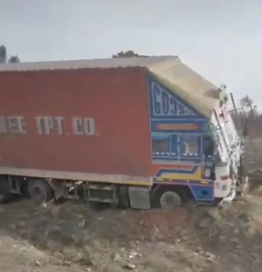 हाईवे पर बदमाशों ने चलते वाहनों पर बरसाए पत्थर: NH-48 पर बड़ा हादसा टला, 8-10 वाहनों के शीशे टूटे