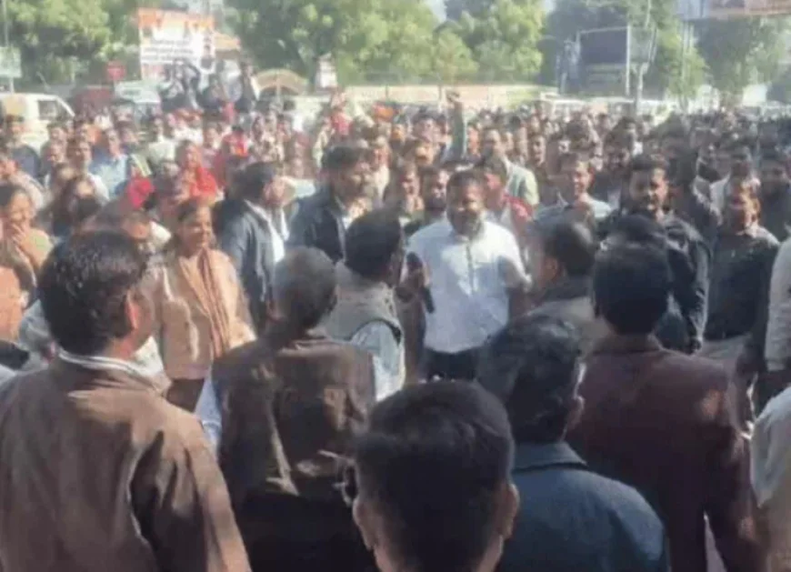 अजमेर में PWD के XEN से मारपीट की घटना: इंजीनियर्स ने की पेन डाउन हड़ताल, कलेक्ट्रेट में प्रदर्शन