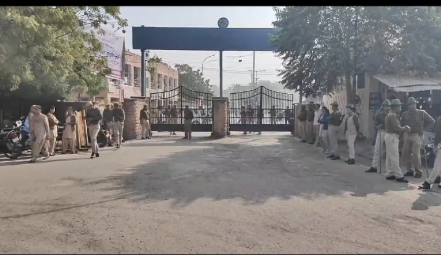 बाड़मेर जिला कलेक्ट्रेट को बम से उड़ाने की धमकी: पूरा परिसर खाली कराया, जांच जारीBarmer, Bomb Threat, Collectorate, Rajasthan Police, Email Threat, Security Alert, Dog Squad, Evacuation