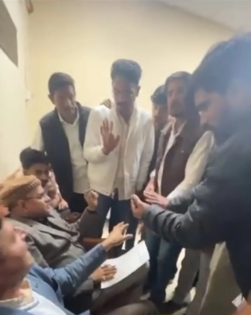 बीकानेर: महाराजा गंगा सिंह विश्वविद्यालय में NSUI का जोरदार प्रदर्शन, छात्रों ने कुलपति कार्यालय के सामने की नारेबाजी