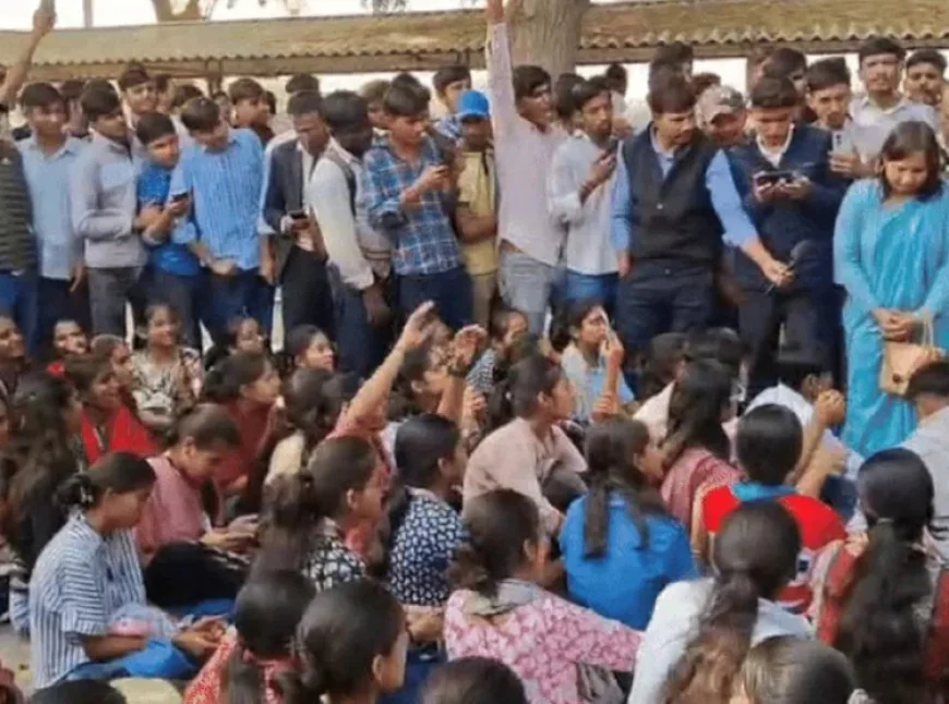 बाड़मेर में जेएनवीयू परीक्षा शुल्क वृद्धि के खिलाफ ABVP का जोरदार प्रदर्शन