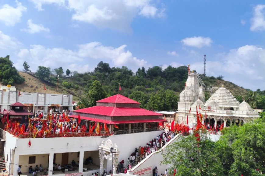 बाड़मेर: विरात्रा माता मंदिर में फोटोग्राफी टेंडर को लेकर दो फोटोग्राफर गुटों में जमकर मारपीट, लाठियां-सरिए चले; ट्रस्ट ने टेंडर किया निरस्त