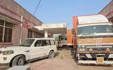 बाड़मेर जिले में आपकारी विभाग की बड़ी वाहन नीलामी: 41 जब्त वाहनों की बोली, उमड़ी भारी भीड़