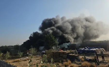 बाड़मेर में बालाजी नगर स्थित कूलर फैक्ट्री में भीषण आग: करोड़ों का सामान जलकर राख