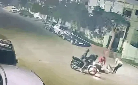 भीलवाड़ा में किराना व्यापारी पर बेखौफ बदमाशों की लूट: स्कूटी और 4 लाख रुपये छीनकर 40 सेकंड में फरार, 4 महीने पहले भाई से भी छीने थे 10 लाख