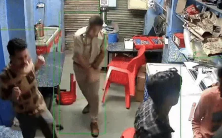 उदयपुर में अंबामाता थानाधिकारी द्वारा कैफे स्टाफ और अस्पताल कर्मचारी के साथ मारपीट: CCTV फुटेज ने मचाई सनसनी