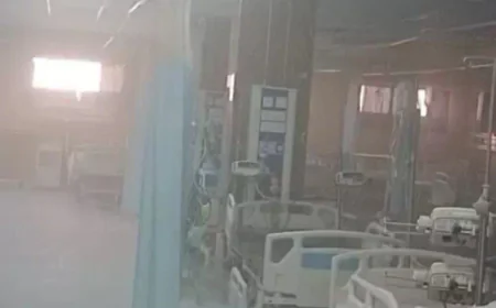 चूरू के सरकारी डीबी अस्पताल में बच्चों के वार्ड में भीषण आग: धुएं और लपटों के बीच माता-पिता ने बचाई मासूमों की जान, 15 बच्चों को सुरक्षित शिफ्ट किया