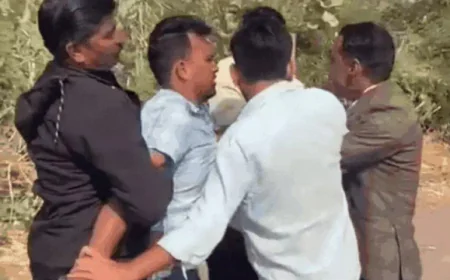 बाड़मेर में बिजली चोरी के खिलाफ कार्रवाई पर AEN को थप्पड़: युवक ने कॉलर पकड़कर मारपीट की, सरकारी दस्तावेज़ों को पहुंचाया नुकसान; वीडियो वायरल