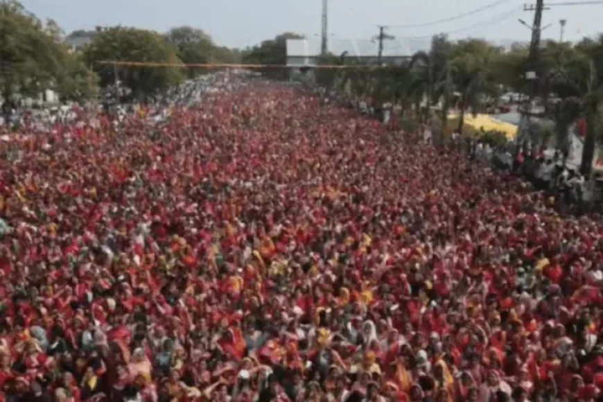 बागेश्वर धाम के आचार्य पंडित धीरेंद्र शास्त्री पहुंचे कोटा, रामगंजमंडी में भक्तों का जोश देख महिलाओं के लिए कलश भी कम पड़े; 3 दिन चलेगी श्रीरामकथा