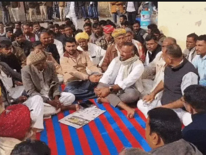 बाड़मेर: सड़क हादसे में युवक की मौत, परिजनों की मांग पर शिव विधायक रविंद्र सिंह भाटी व भाजपा नेता धरने पर बैठे