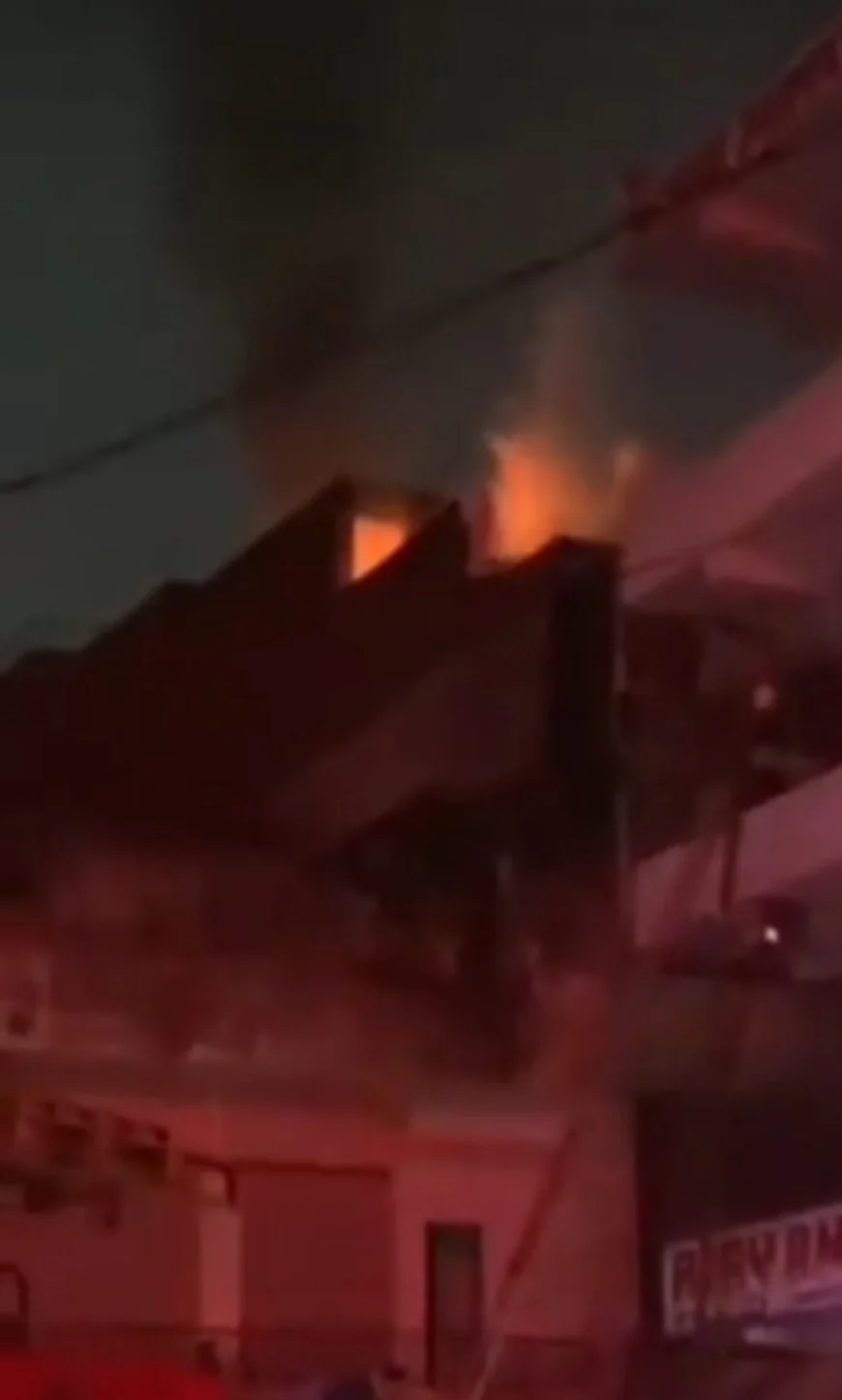 जयपुर में बेडशीट गोदाम में लगी भीषण आग: लाखों का नुकसान, फायर ब्रिगेड को दूसरी इमारत से बुझानी पड़ी आग