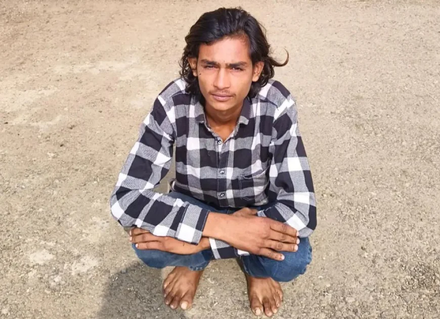 युवक देसी कट्टे के साथ गिरफ्तार: पुलिस की सतर्कता से अवैध हथियार बरामद, आरोपी ने छिपने की कोशिश की