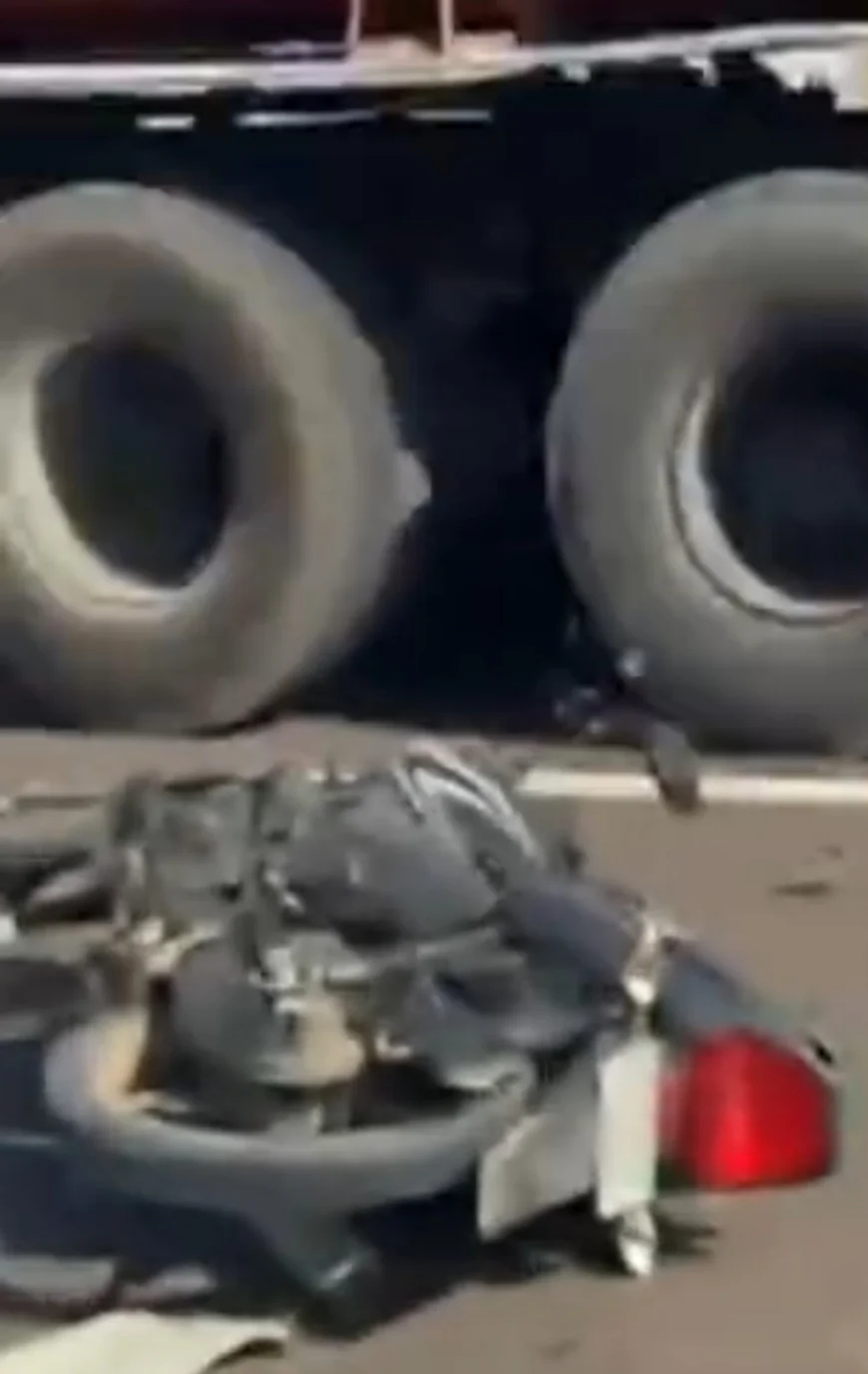 NH-68 पर भीषण सड़क हादसा: स्कॉर्पियो ने बाइक सवार किसान दंपति को मारी टक्कर, पति की मौके पर मौत, पत्नी गंभीर रूप से घायल