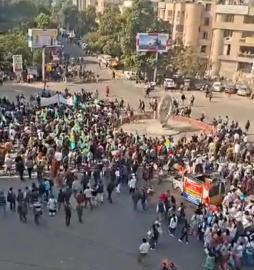 जयपुर में सरकारी कर्मचारियों का जोरदार प्रदर्शन: नाचते-गाते निकाली रैली, प्रमुख सड़कों पर लगा लंबा जाम