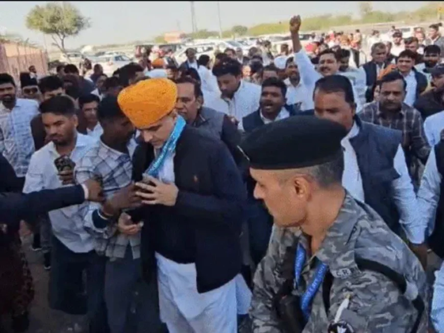 डोटासरा बोले- अमित शाह ने जयपुर दौरे पर भाजपा नेताओं की क्लास लगाई; धोरीमन्ना में जेसीबी से फूलों की बारिश कर स्वागत, हेमाराम चौधरी के समर्थन में कांग्रेस नेताओं की जन आक्रोश रैली