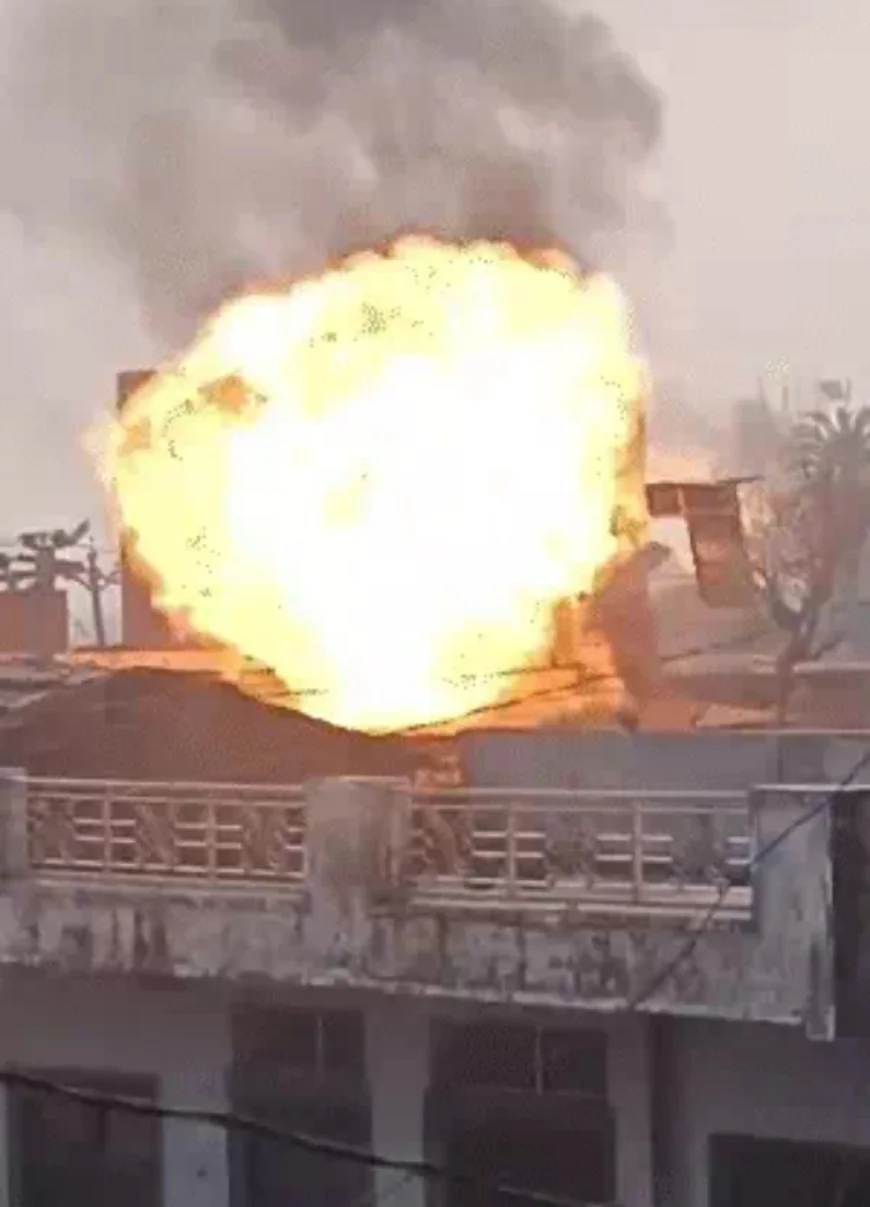 राजस्थान के टोंक में भीषण सिलेंडर ब्लास्ट: 15 मिनट पहले ही कमरे से निकला था मकान मालिक, धमाके से खिड़कियां उड़ गईं – लाइव वीडियो वायरल