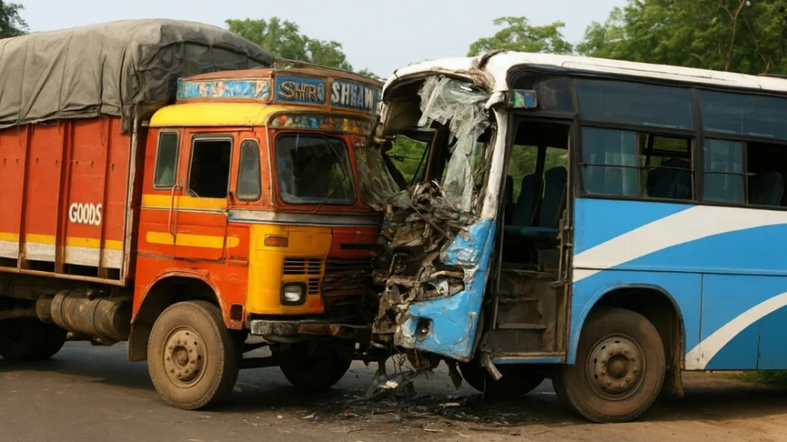 बालेसर: NH-125 पर कुई जोधा गांव में ट्रक से टकराई निजी बस, बस कंडक्टर घायल