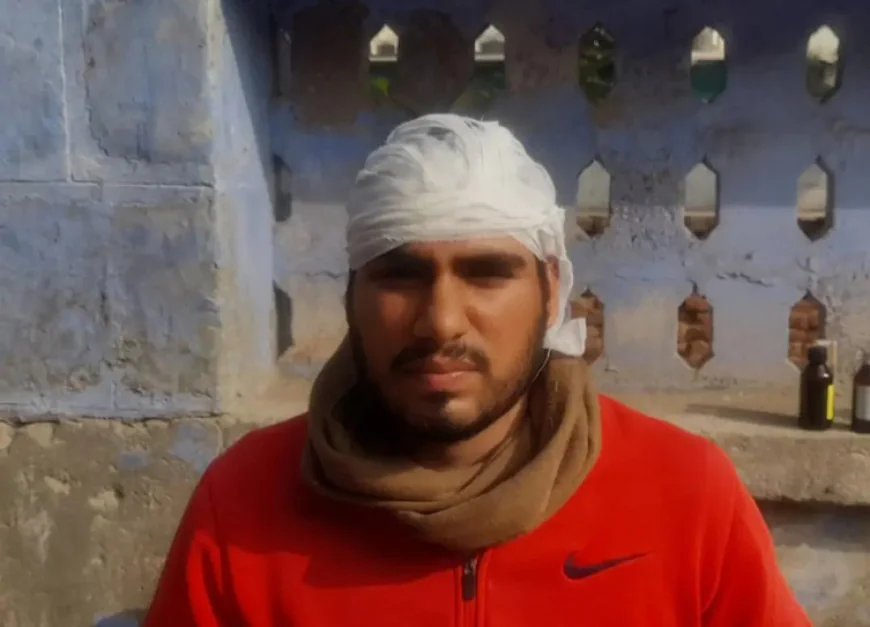 डीग में रोड रेज: पहले कार से टक्कर मारी, फिर लोहे की रॉड से सिर फोड़ा - युवक विवेक पाराशर की हालत गंभीर, भरतपुर रेफर