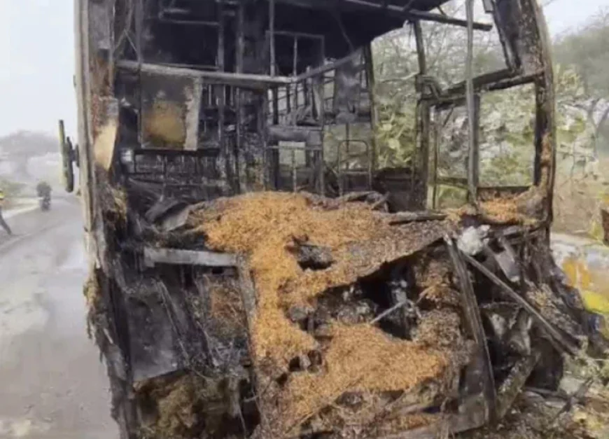 बीकानेर: स्लीपर बस में लगी भीषण आग, 40 यात्रियों की जान बची – इमरजेंसी गेट से निकासी ने टाला बड़ा हादसा