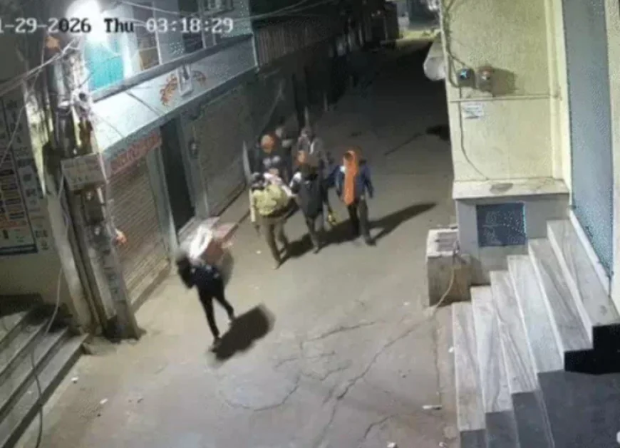 मकराना में सनसनीखेज चोरी: 30 मिनट में अजमेर ज्वेलर्स से दो करोड़ के सोने-चांदी के जेवर उड़ाए, CCTV में कैद हुई पूरी वारदात