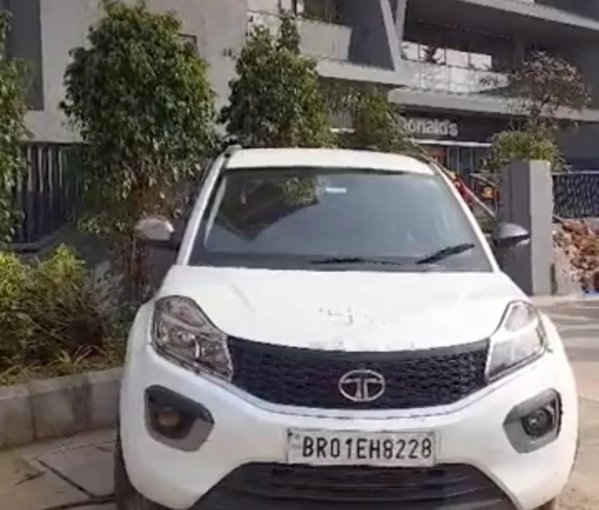 जयपुर में ओवरस्पीड कार का भयानक कहर: 5 गाड़ियों को टक्कर मारकर मॉल की दीवार में घुसी, VIDEO वायरल