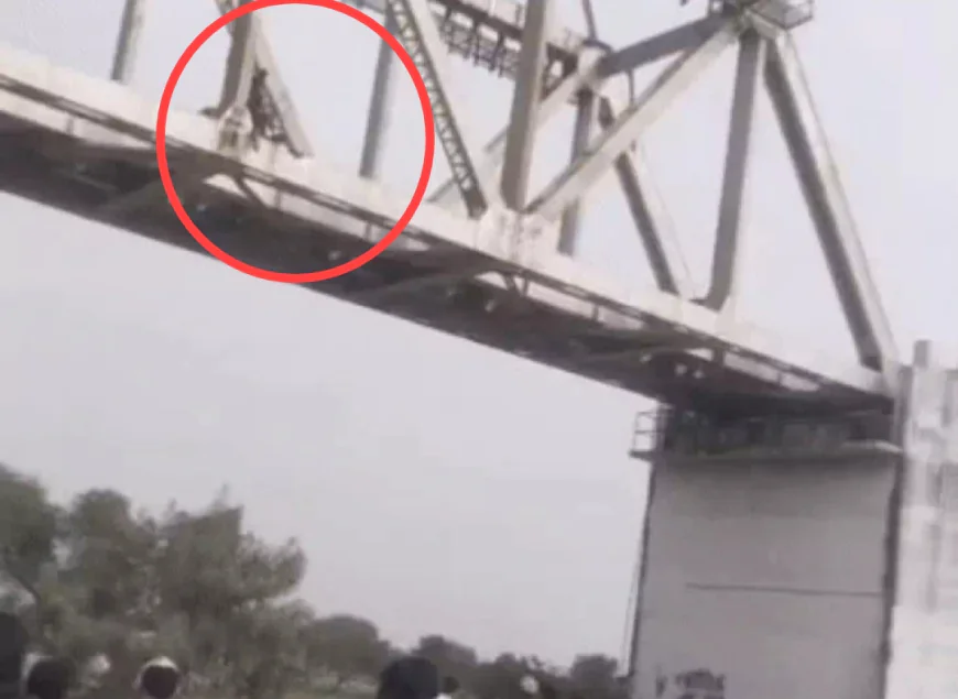 शराबी युवक ने रेलवे पुलिया पर मचाया हंगामा: खुदकुशी की धमकी देकर लटका, पुलिस ने बातों में उलझाकर किया सुरक्षित गिरफ्तार