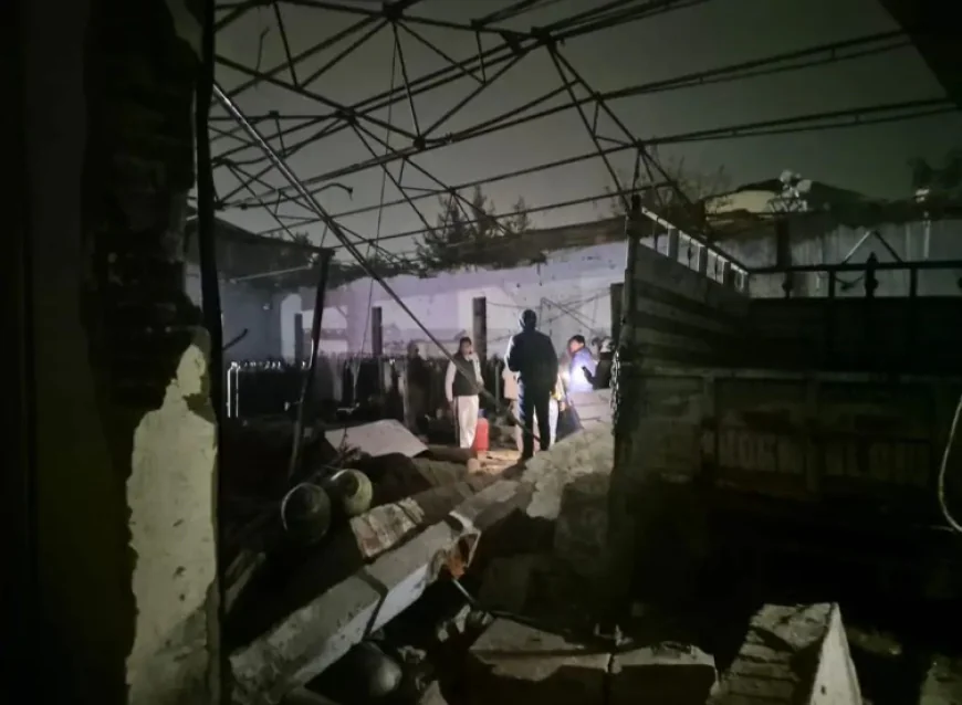 जयपुर में फैक्ट्री में ऑक्सीजन सिलेंडर ब्लास्ट: 1 की मौत, टिन शेड उड़ा, दीवार ढही; मैनेजर समेत 2 घायल