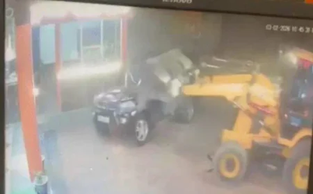 जोधपुर में गुंडागर्दी का खौफनाक मंजर: JCB से होटल पर हमला, स्कॉर्पियो कार को सड़क पर पलटा; 2 गिरफ्तार