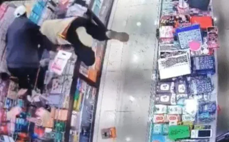 जयपुर में नकाबपोश बदमाशों ने दुकानदार को बनाया बंधक बनाने की कोशिश: आंखों में मिर्च पाउडर फेंका, चाकू से किया वार; लोगों ने पीछा कर पकड़ा, CCTV वीडियो वायरल