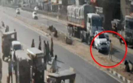 राष्ट्रीय राजमार्ग पर भीषण हादसा: डिवाइडर पर खड़े मजदूर को तेज रफ्तार कार ने हवा में उछाला, 15 मीटर दूर जाकर गिरा; डंपर की टक्कर से कार बेकाबू