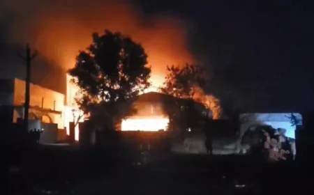 चित्तौड़गढ़ के कपासन में केमिकल फैक्ट्री में भीषण विस्फोट: बॉयलर फटने से लगी आग, 10 टन का पार्ट 300 मीटर दूर पंचायत परिसर में गिरा, एसडीएम ऑफिस की दीवार टूटी