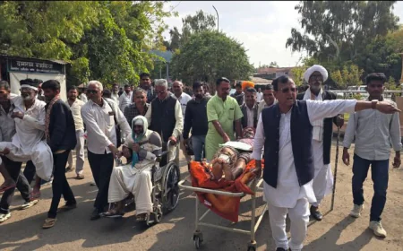 बाड़मेर के आलमसर गांव में भूखंड विवाद पर कातिलाना हमला: हाथ-पैर तोड़े, सिर फोड़े; घायल दलित पीड़ित स्ट्रेचर-व्हीलचेयर पर कलेक्ट्रेट पहुंचे, एसपी ने शेष आरोपियों की गिरफ्तारी का दिया आश्वासन