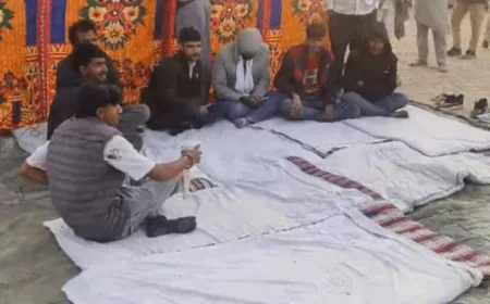 जैसलमेर के कोढ़ा गांव में सोलर कंपनी पर खेजड़ी पेड़ काटने का आरोप, ग्रामीणों ने कंपनी गेट पर लगाया धरना; पुलिस का दावा- केवल 2 पौधे कटे