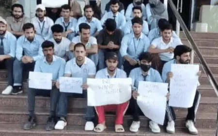 मेवाड़ यूनिवर्सिटी में 33 नर्सिंग छात्र सस्पेंड: 30 कश्मीरी छात्रों सहित फाइनल ईयर के स्टूडेंट्स धरने पर, आरोप- डिग्री मान्यता नहीं, भविष्य खतरे में