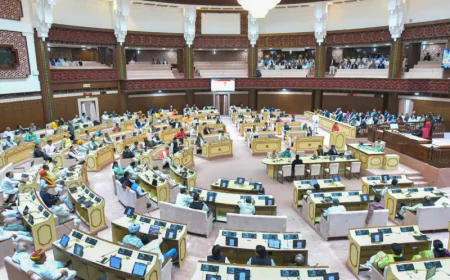 विधानसभा में हंगामा: कांग्रेस विधायक का कथित ‘अभद्र इशारा’ वायरल, स्पीकर ने दी फाइनल वार्निंग