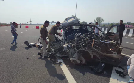 दिल्ली-मुंबई एक्सप्रेसवे पर ट्रक से टकराकर उड़े कार के परखच्चे, 4 युवकों की मौके पर मौत