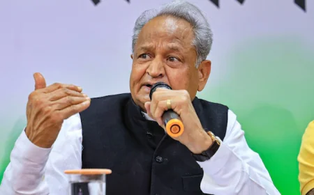 बीकानेर छात्रा हत्याकांड पर सियासत तेज पूर्व मुख्यमंत्री ने कानून व्यवस्था पर उठाए सवाल, दोषियों के खिलाफ सख्त कार्रवाई की मांग!