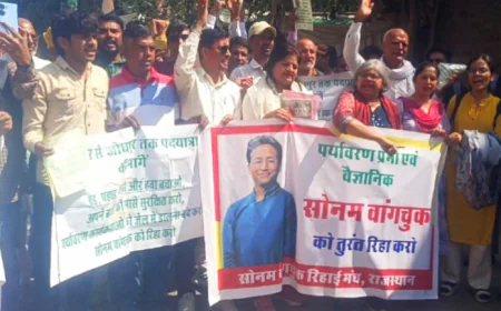सोनम बांगचु की रिहाई को लेकर जोधपुर सेंट्रल जेल के बाहर समर्थकों का विरोध प्रदर्शन..