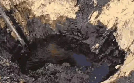 बाड़मेर के खेत में तीन दिनों से जारी क्रूड ऑयल का रिसाव: 50 से ज्यादा टैंकर भरे, लीकेज पॉइंट अभी अज्ञात; किसान हरजीराम खोथ ने मांगा मुआवजा