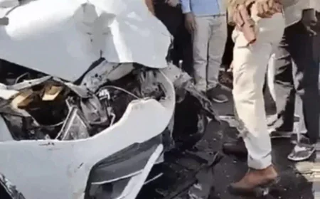 भरतपुर में भीषण सड़क हादसा: बजरी से लदी ट्रैक्टर-ट्रॉली से टकराई कार, एयरबैग खुलने से बचीं जानें; 2 घायल, ट्रैक्टर ड्राइवर फरार