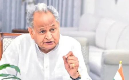 पूर्व मुख्यमंत्री अशोक गहलोत ने प्रधानमंत्री को पत्र लिखा: राजस्थान की जनकल्याणकारी योजनाओं और प्रोजेक्ट्स को बंद करने पर जताई गहरी चिंता