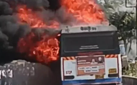 जयपुर में चलती रोडवेज बस में भीषण आग: 70 यात्रियों ने कूदकर बचाई जान, आधे घंटे में बस जलकर राख हो गई