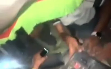 जयपुर में भीषण ट्रक हादसा: सड़क किनारे खड़े ट्रक से टकराया दूसरा ट्रक, ड्राइवर 45 मिनट तक केबिन में फंसा रहा