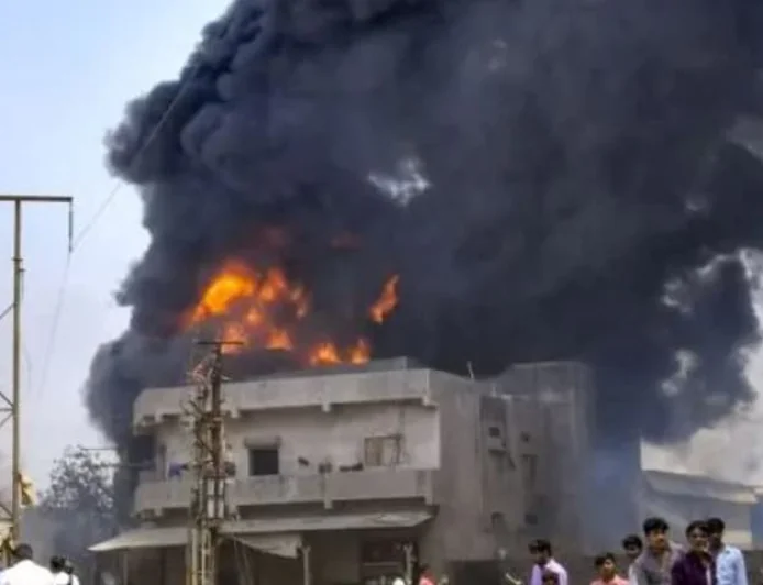 एक चिंगारी ने उजाड़ दिए कई घर, भिवाड़ी केमिकल पटाखा फैक्ट्री में भीषण आग हादसा..