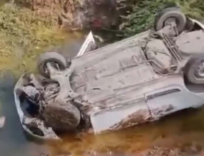 अलवर में भीषण हादसा: क्षतिग्रस्त पुलिया से 70 फीट नीचे गिरी कार, चारों पहिए ऊपर हो गए लेकिन दोनों दोस्त चमत्कारिक रूप से बच गए