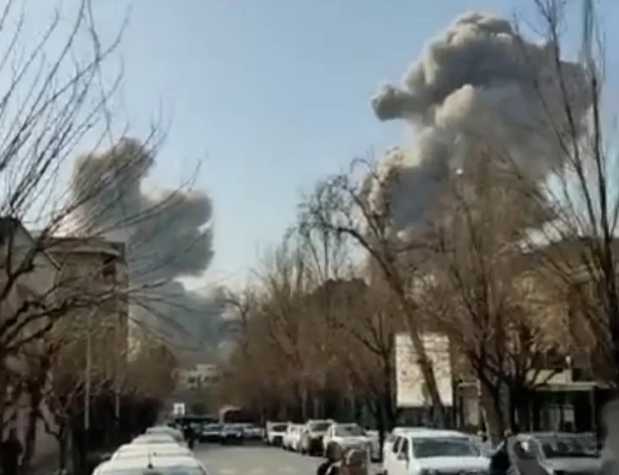 अमेरिका-इजराइल का ईरान पर बड़ा हमला, मिडिल ईस्ट में युद्ध जैसे हालात — ईरान ने किया पलटवार, इजराइल पर मिसाइलें दागीं और अमेरिकी ठिकाने बने निशाना...